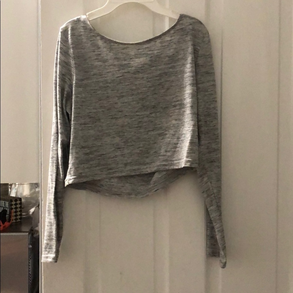 Long sleeve crop